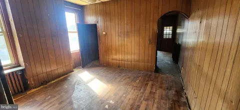 Entry Way - 1746 E Oliver St, Baltimore, MD 21213 photo 2 of 7