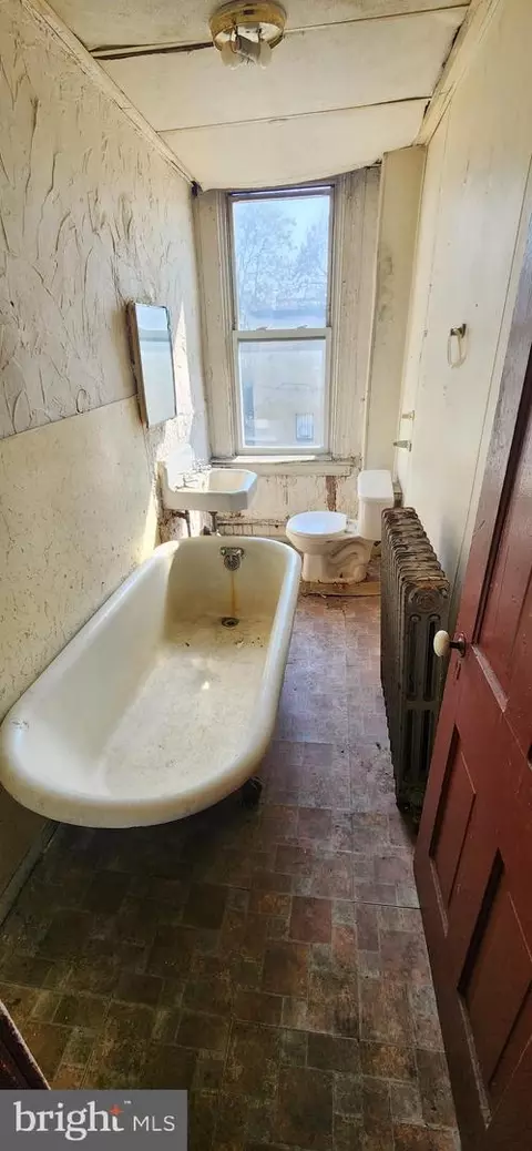 Bath - 1746 E Oliver St, Baltimore, MD 21213 photo 1 of 1