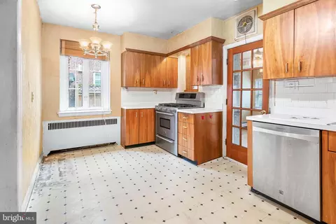Kitchen - 828 E Belvedere Ave, Baltimore, MD 21212 photo 2 of 4