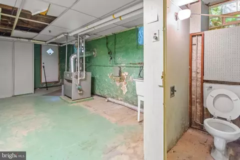Bath - 828 E Belvedere Ave, Baltimore, MD 21212 photo 4 of 4