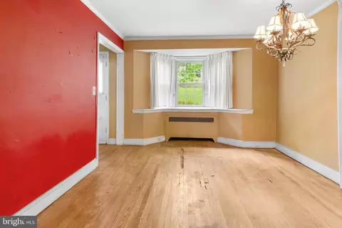 Living - 828 E Belvedere Ave, Baltimore, MD 21212 photo 4 of 7