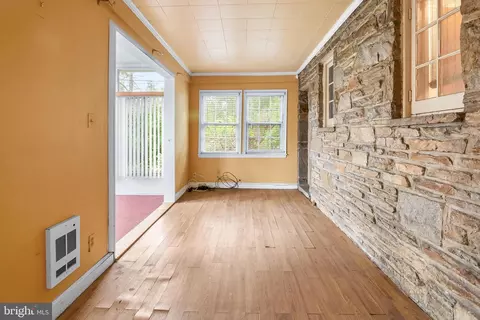 Entry Way - 828 E Belvedere Ave, Baltimore, MD 21212 photo 1 of 4