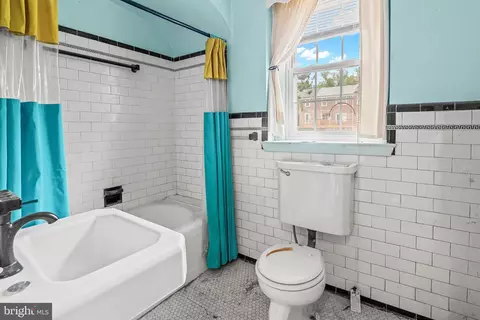 Bath - 828 E Belvedere Ave, Baltimore, MD 21212 photo 3 of 4