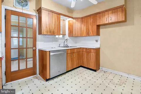 Kitchen - 828 E Belvedere Ave, Baltimore, MD 21212 photo 4 of 4