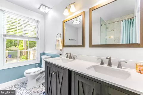 Bath - 1302 Argonne Dr, Baltimore, MD 21218 photo 2 of 4