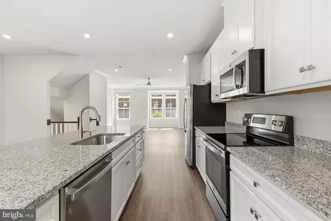 Entry Way - 1566 Lowman St, Baltimore, MD 21230 photo 6 of 13
