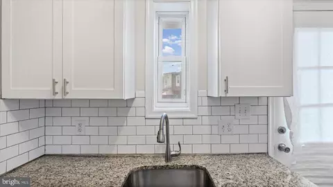 Entry Way - 847 Carroll St, Baltimore, MD 21230 photo 4 of 7