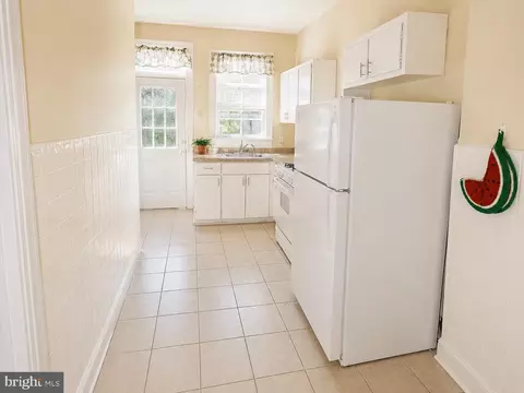 Entry Way - 3416 Holmes Ave, Baltimore, MD 21217 photo 1 of 2