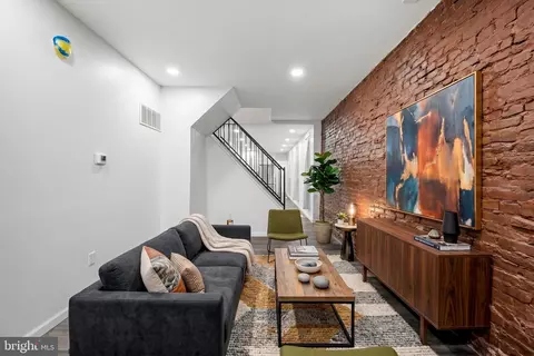 2011 N Pulaski St, Baltimore, MD 21217