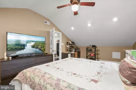 Bedroom - 4200 Diller Ave, Baltimore, MD 21206 photo 6 of 6