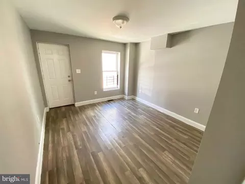 Living - 107 S Dean St, Baltimore, MD 21224 photo 3 of 5