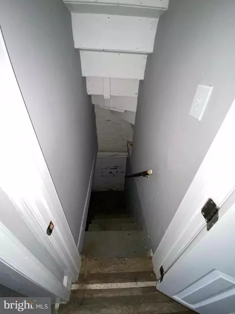 Entry Way - 107 S Dean St, Baltimore, MD 21224 photo 4 of 4