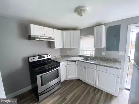 Kitchen - 107 S Dean St, Baltimore, MD 21224 photo 1 of 2