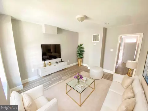 Living - 107 S Dean St, Baltimore, MD 21224 photo 1 of 5