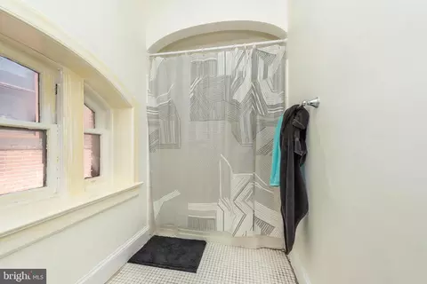 Bath - 1801 Eutaw Pl, Baltimore, MD 21217 photo 4 of 5