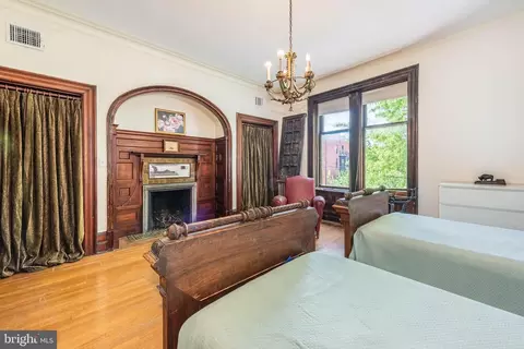 Bedroom - 1801 Eutaw Pl, Baltimore, MD 21217 photo 4 of 11