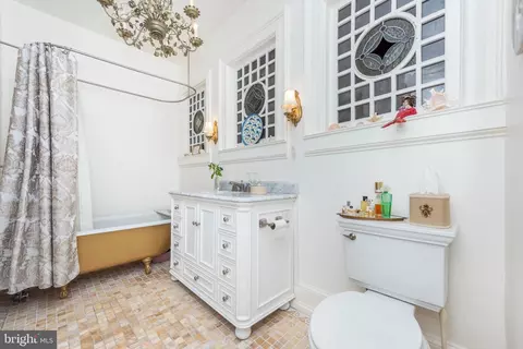 Bath - 1801 Eutaw Pl, Baltimore, MD 21217 photo 2 of 5