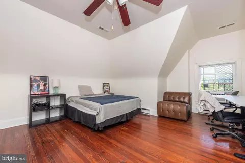 Bedroom - 1801 Eutaw Pl, Baltimore, MD 21217 photo 10 of 11
