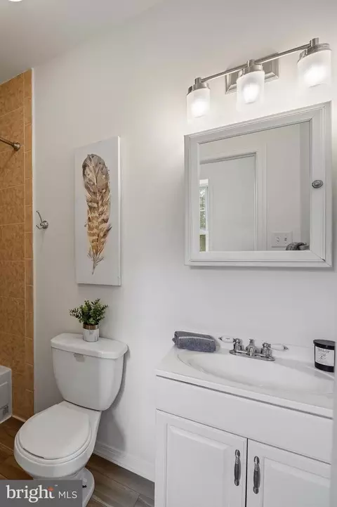 Bath - 459 W 24th St, Baltimore, MD 21211 photo 2 of 4