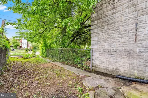 Exterior - 2516 W Pratt St, Baltimore, MD 21223 photo 2 of 3