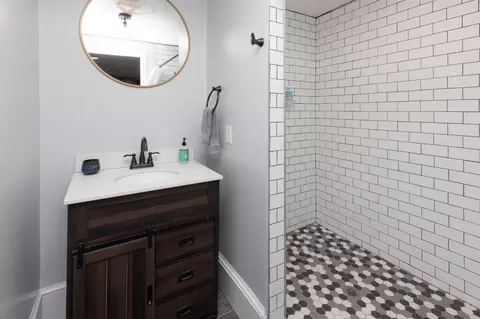 Bath - 3522 Elm Ave, Baltimore, MD 21211 photo 2 of 2