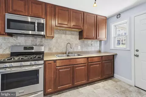 Entry Way - 515 Umbra St, Baltimore, MD 21224 photo 3 of 3