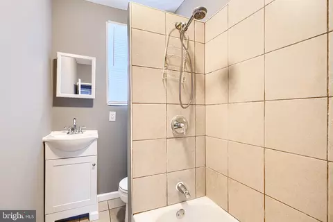 Bath - 1931 Griffis Ave, Baltimore, MD 21230 photo 2 of 2