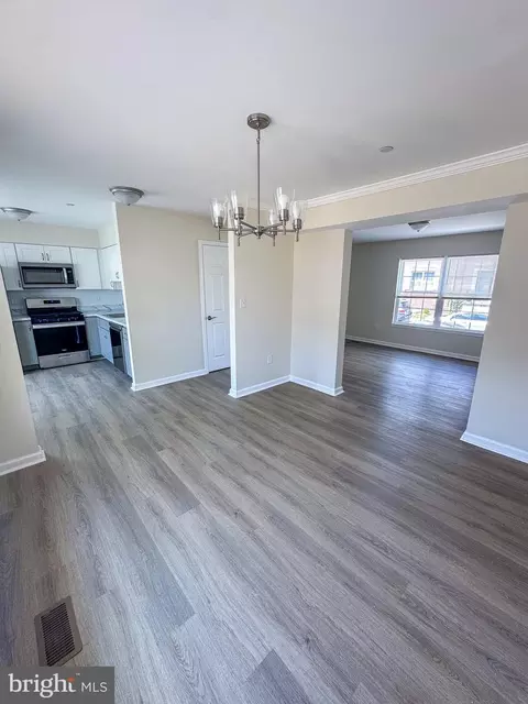 Dining - 605 Collett St, Baltimore, MD 21217 photo 2 of 2