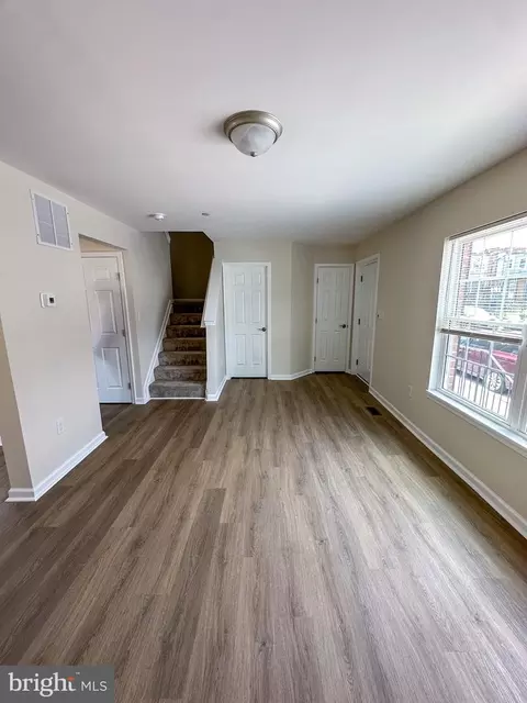 Living - 605 Collett St, Baltimore, MD 21217 photo 1 of 4