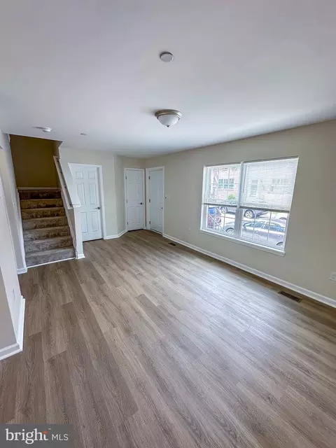 Living - 605 Collett St, Baltimore, MD 21217 photo 2 of 4