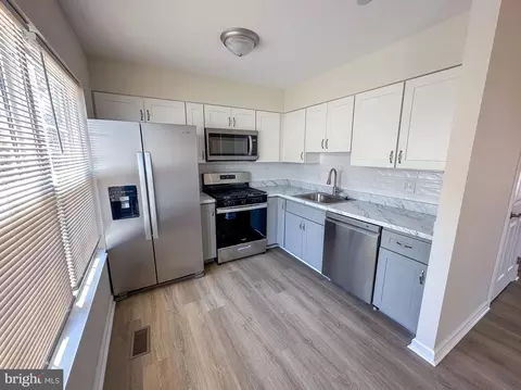 Kitchen - 605 Collett St, Baltimore, MD 21217 photo 2 of 3