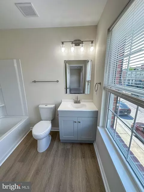 Bath - 605 Collett St, Baltimore, MD 21217 photo 4 of 4