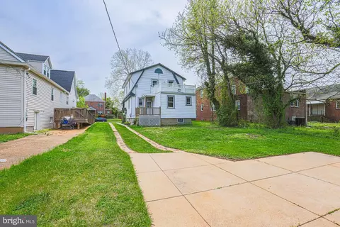 Exterior - 3916 W Strathmore Ave, Baltimore, MD 21215 photo 5 of 7