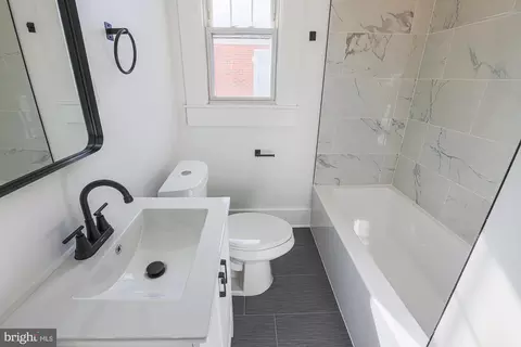Bath - 3916 W Strathmore Ave, Baltimore, MD 21215 photo 5 of 7
