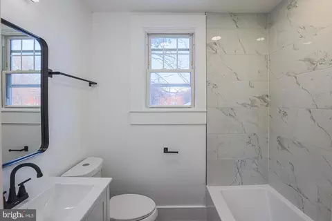 Bath - 3916 W Strathmore Ave, Baltimore, MD 21215 photo 1 of 7
