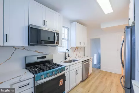 Entry Way - 3916 W Strathmore Ave, Baltimore, MD 21215 photo 5 of 7