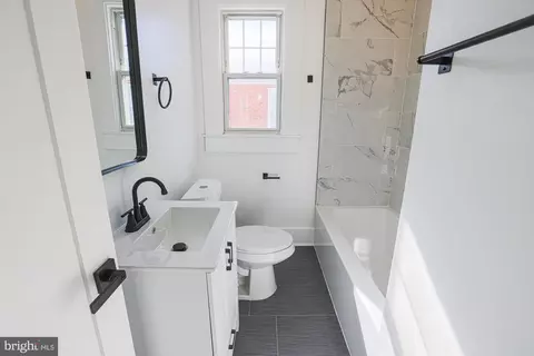 Bath - 3916 W Strathmore Ave, Baltimore, MD 21215 photo 4 of 7