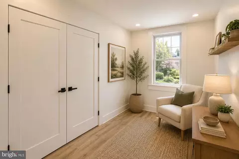 Entry Way - 3916 W Strathmore Ave, Baltimore, MD 21215 photo 2 of 4