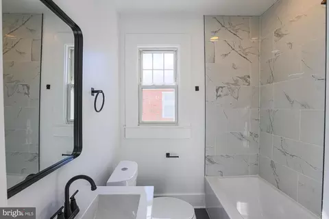 Bath - 3916 W Strathmore Ave, Baltimore, MD 21215 photo 6 of 7