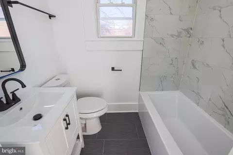 Bath - 3916 W Strathmore Ave, Baltimore, MD 21215 photo 2 of 7