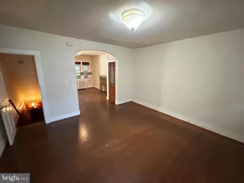 Living - 3336 Chesterfield Ave, Baltimore, MD 21213 photo 3 of 4