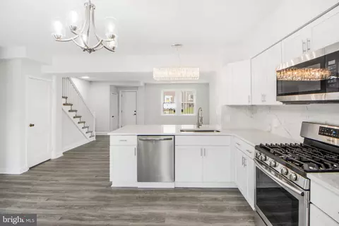 Entry Way - 3319 Leighton Ave, Baltimore, MD 21215 photo 12 of 20