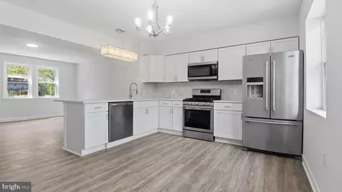 Entry Way - 3319 Leighton Ave, Baltimore, MD 21215 photo 1 of 20
