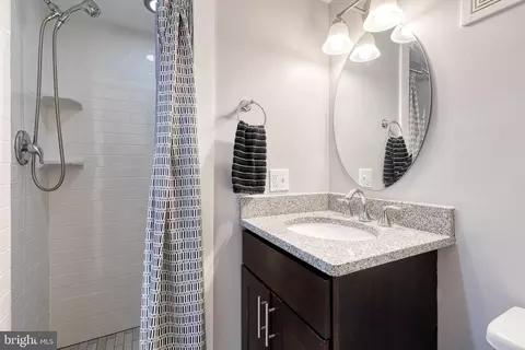 Bath - 36 N Decker Ave, Baltimore, MD 21224 photo 4 of 5