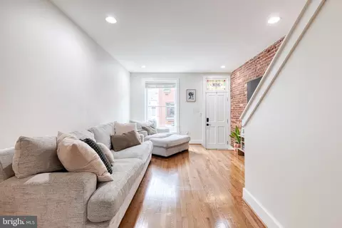 Entry Way - 36 N Decker Ave, Baltimore, MD 21224 photo 2 of 9