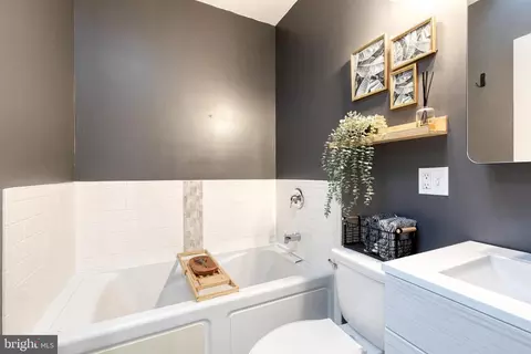 Bath - 36 N Decker Ave, Baltimore, MD 21224 photo 2 of 5