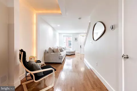 Entry Way - 36 N Decker Ave, Baltimore, MD 21224 photo 4 of 9