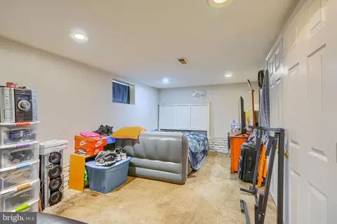 Bedroom - 4711 Schley Ave, Baltimore, MD 21206 photo 2 of 5