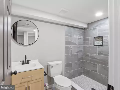 Bath - 2145 Harman Ave, Baltimore, MD 21230 photo 3 of 4