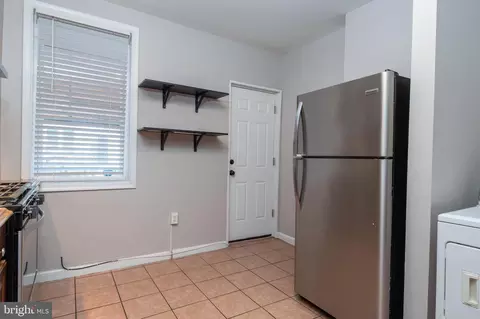 Entry Way - 155 N Streeper St, Baltimore, MD 21224 photo 4 of 4